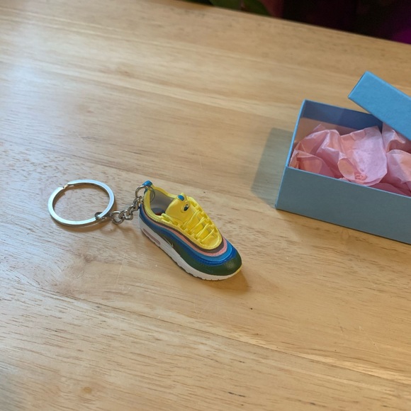 Custom Sneaker Keychain / Bag Charm - Picture 2 of 5